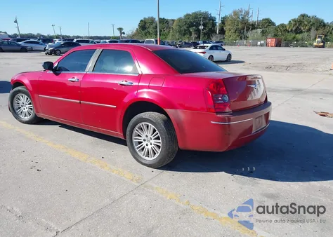 2010 Chrysler 300 Touring/Signature Series/Executive Series z USA, uszkodzony, nr VIN 2C3CA5CV1AH104738